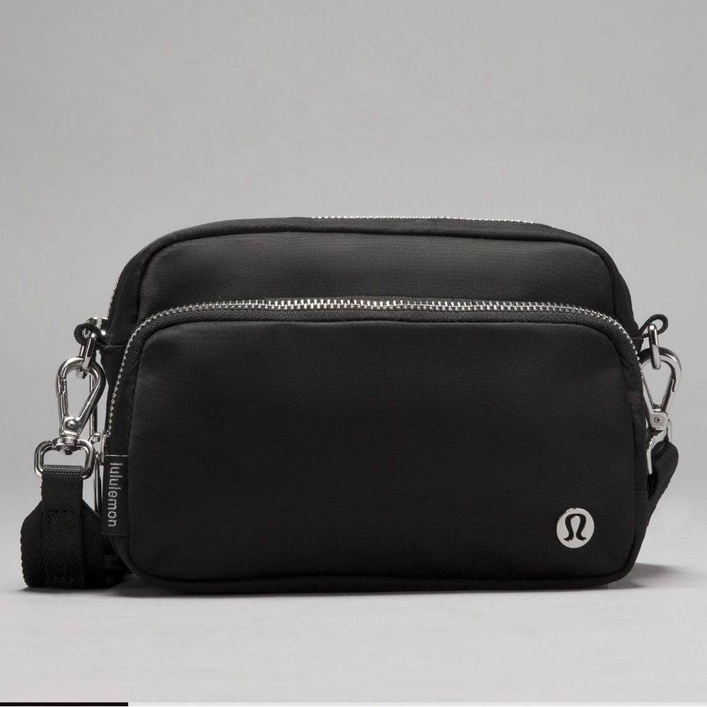 Everywhere Crossbody Bag 2L Metal Hardware Black